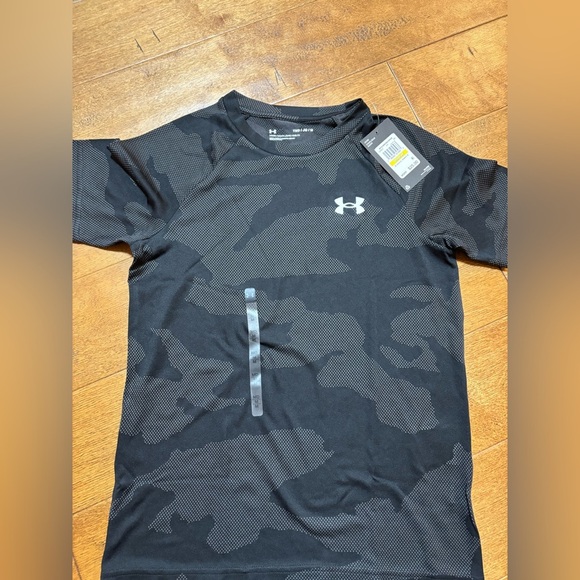 Under armour shirt new with tags - Picture 1 of 4